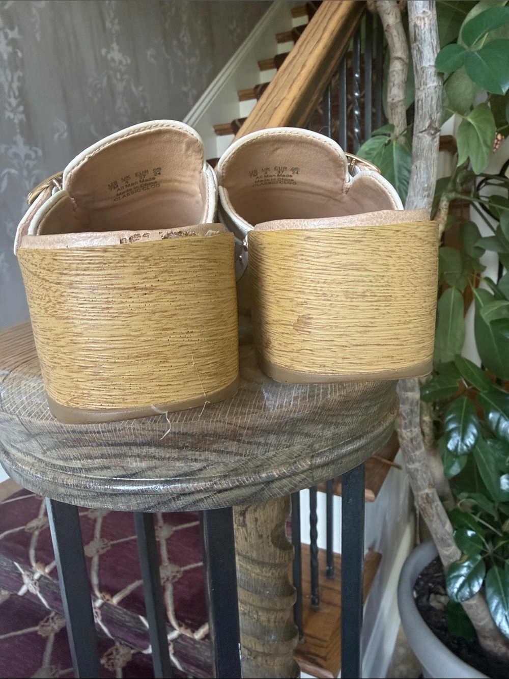 DR SCHOLLS classic clogs cream size 7 good condition - Picture 10 of 11